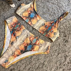Women’s bathing suit never worn